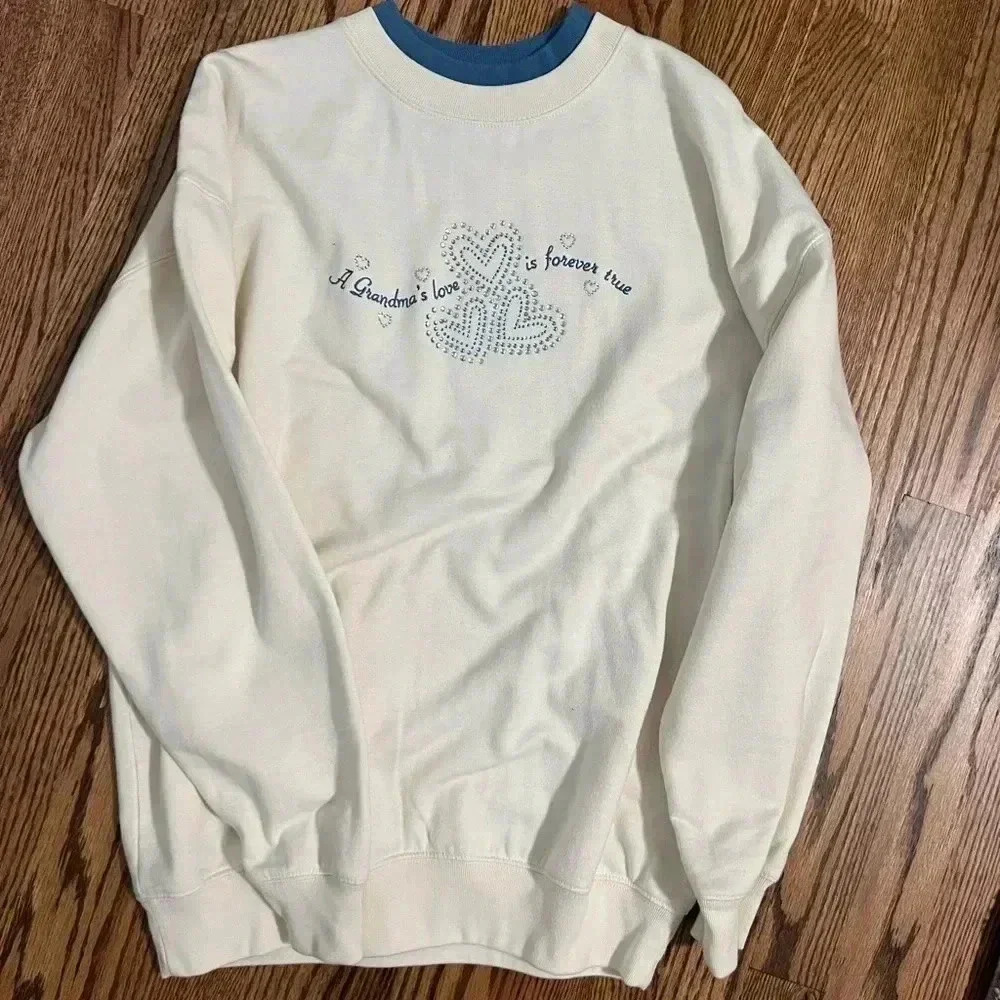 M&C Sportswear Sweatshirt Embroidered "A Grandma’s Love Is Forever True” L‎